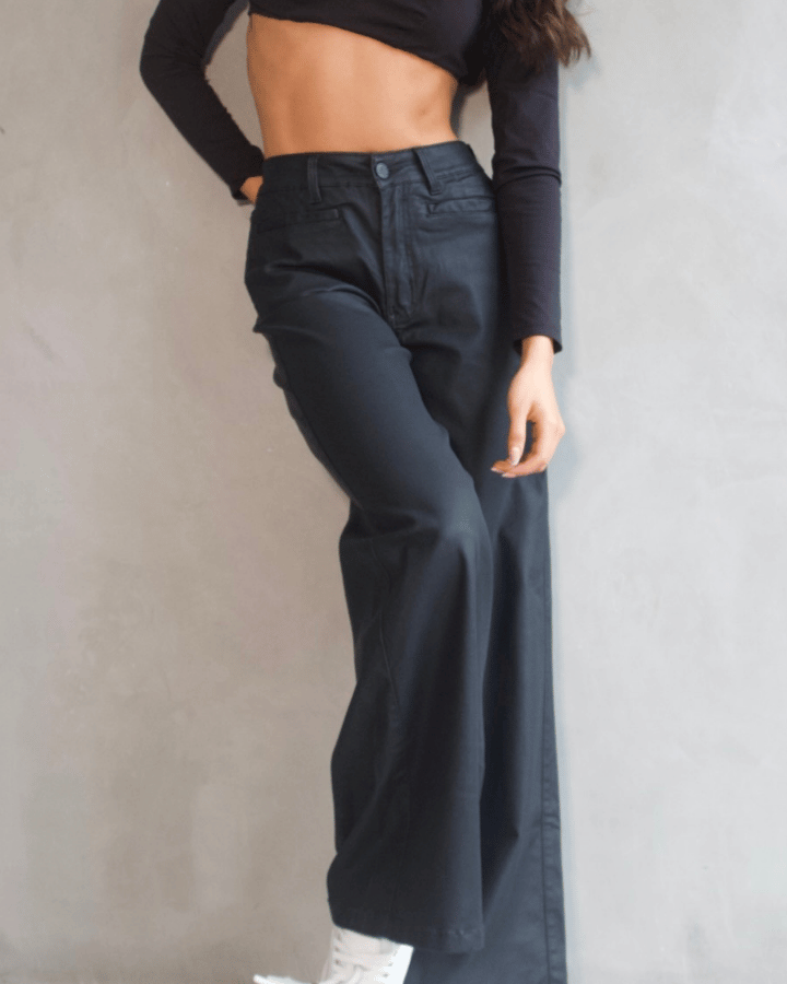 PANTALÓN WIDE LEG ANCHO EFECTO CUERO NEGRO