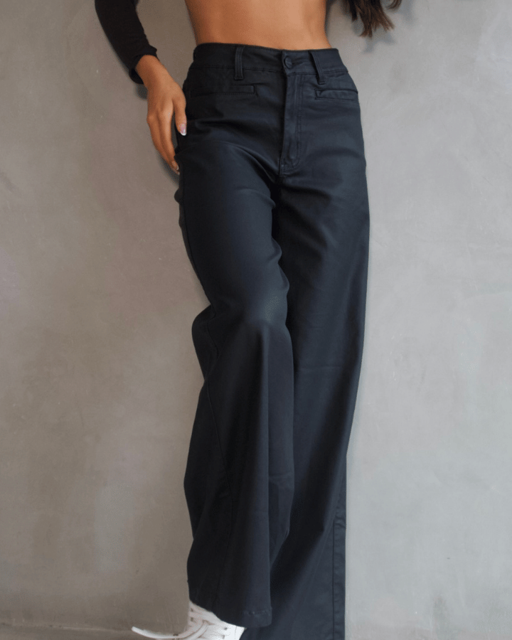 PANTALÓN WIDE LEG ANCHO EFECTO CUERO NEGRO