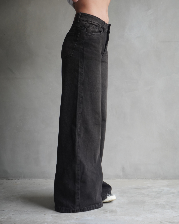 JEAN ANCHO WIDE LEG FIT NEGRO BLUSH TINTED