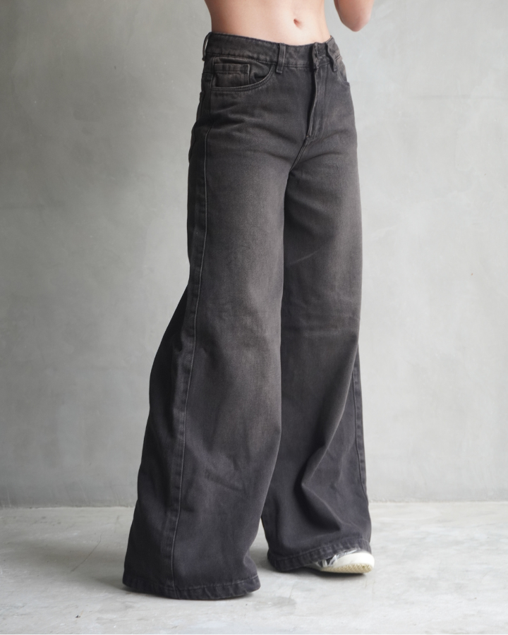 JEAN ANCHO WIDE LEG FIT NEGRO BLUSH TINTED