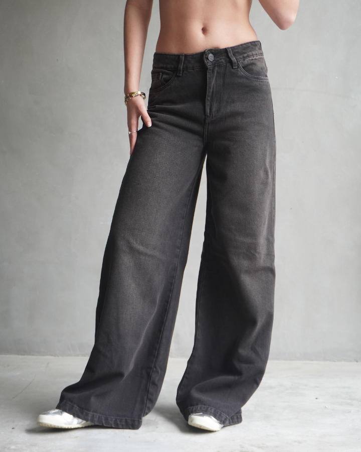 JEAN ANCHO WIDE LEG FIT NEGRO BLUSH TINTED