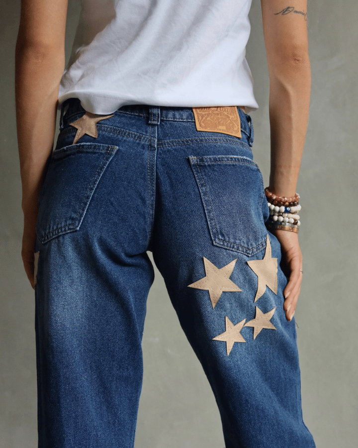 JEAN EXTRA LOW STRAIGHT FIT CROC BEIGE STARS AZUL