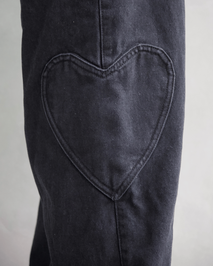 JEAN STRAIGHT HEARTS POCKET NEGRO