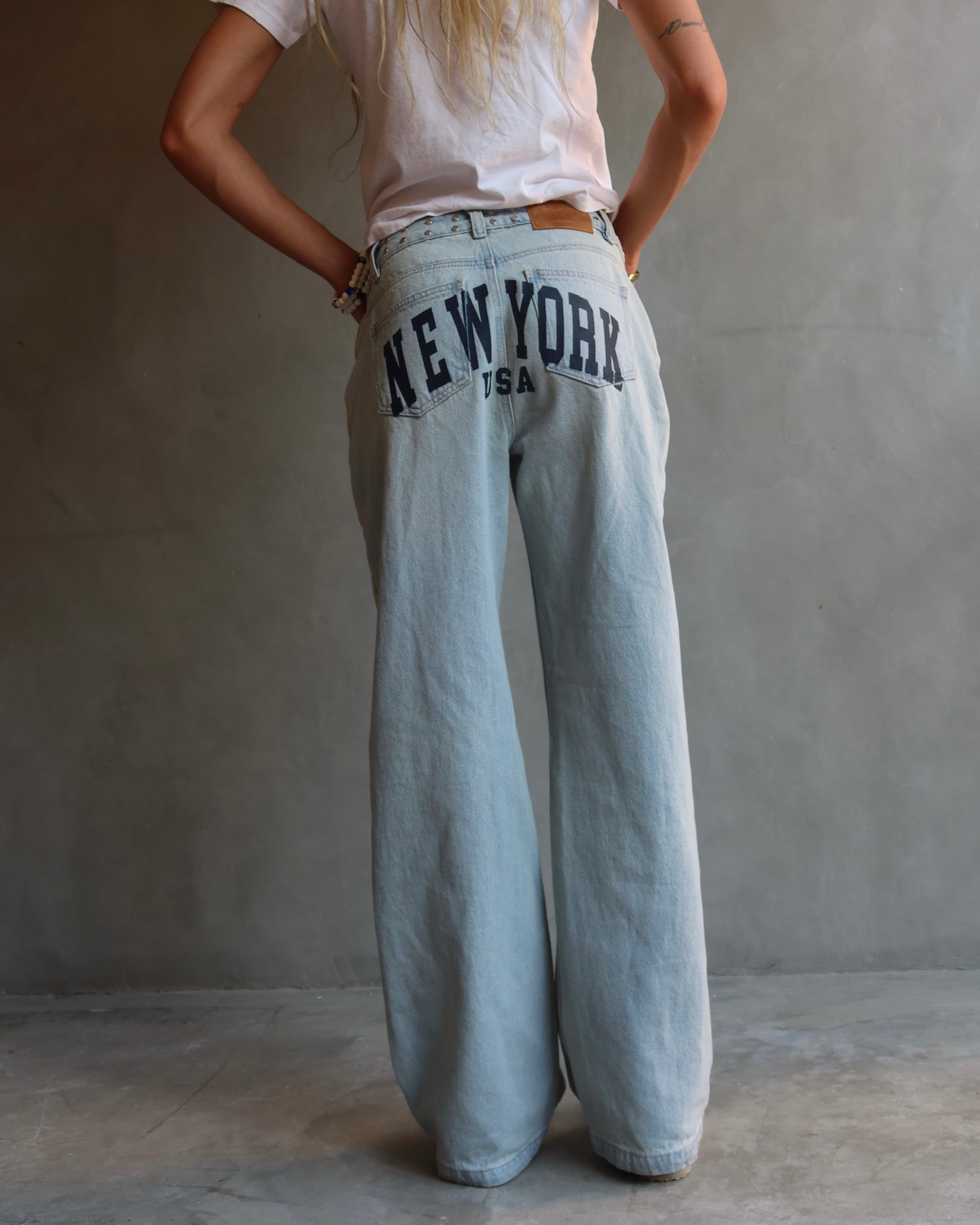 JEAN NEW YORK STUDDED RELAXED FIT AZUL CLARO