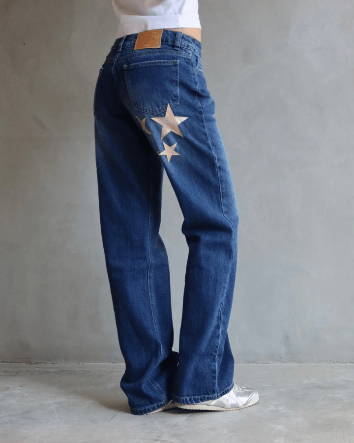 JEAN EXTRA LOW STRAIGHT FIT CROC BEIGE STARS AZUL