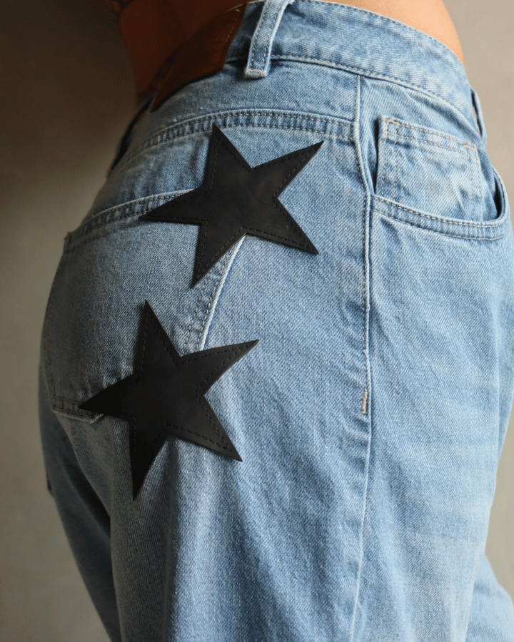 JEAN STRAIGHT BLACK STARS AZUL CLARO