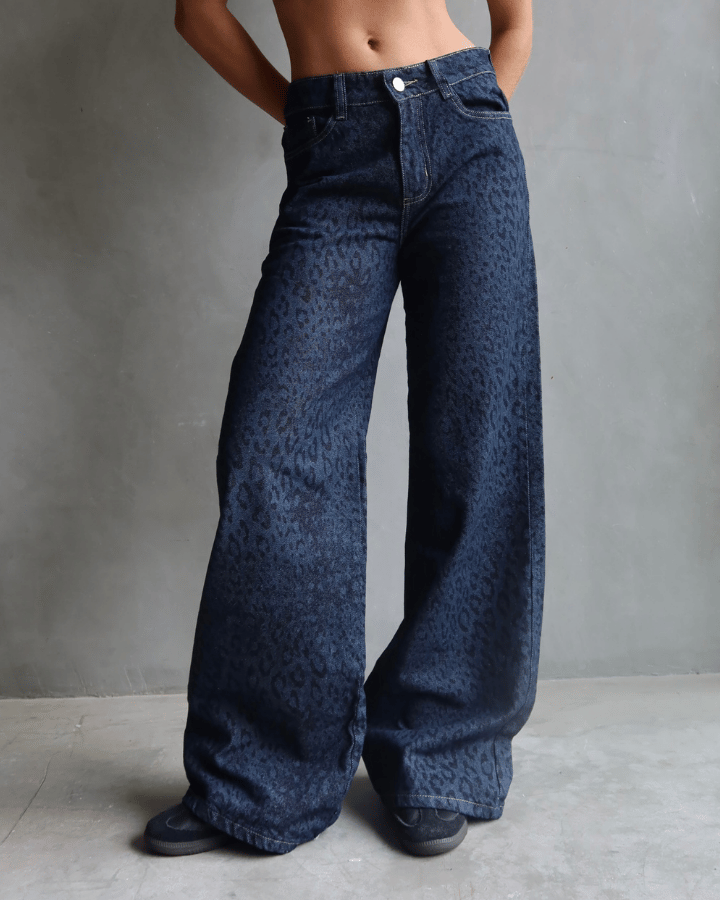 JEAN STRAIGHT AZUL OSCURO ANIMAL PRINT