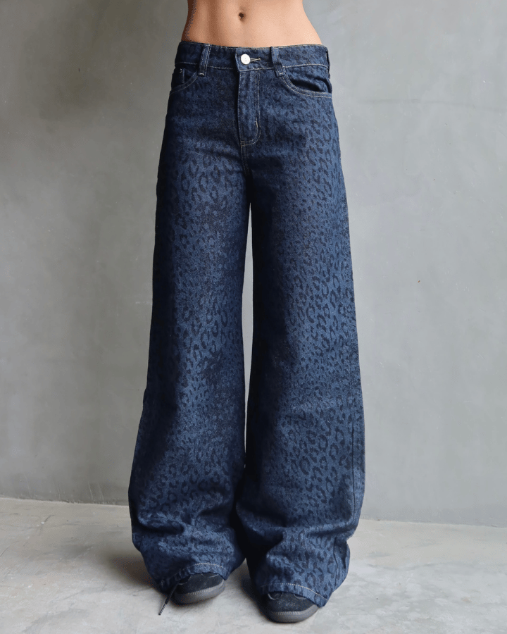 JEAN STRAIGHT AZUL OSCURO ANIMAL PRINT