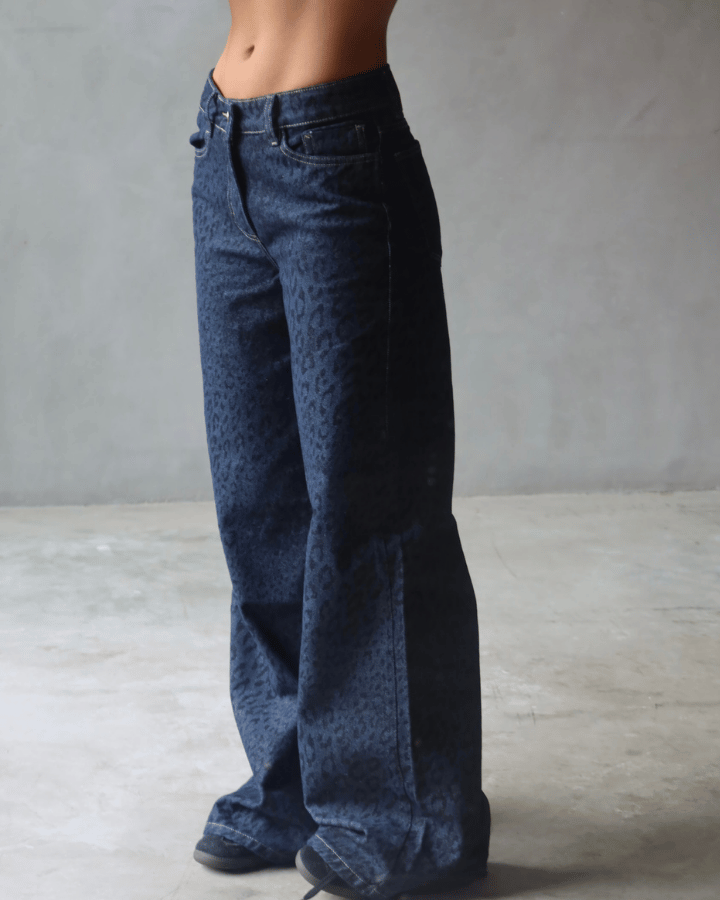 JEAN STRAIGHT AZUL OSCURO ANIMAL PRINT