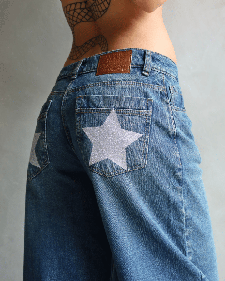 JEAN STRAIGHT AZUL MEDIO CON ESTRELLAS PLATEADAS