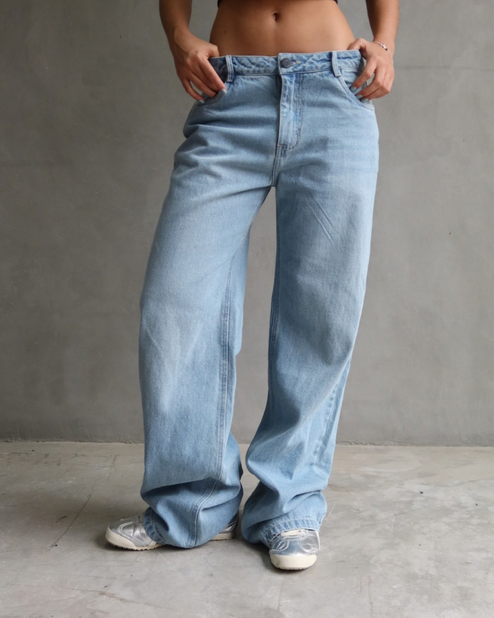 JEAN DESERVE LESS STRAIGHT AZUL CLARO