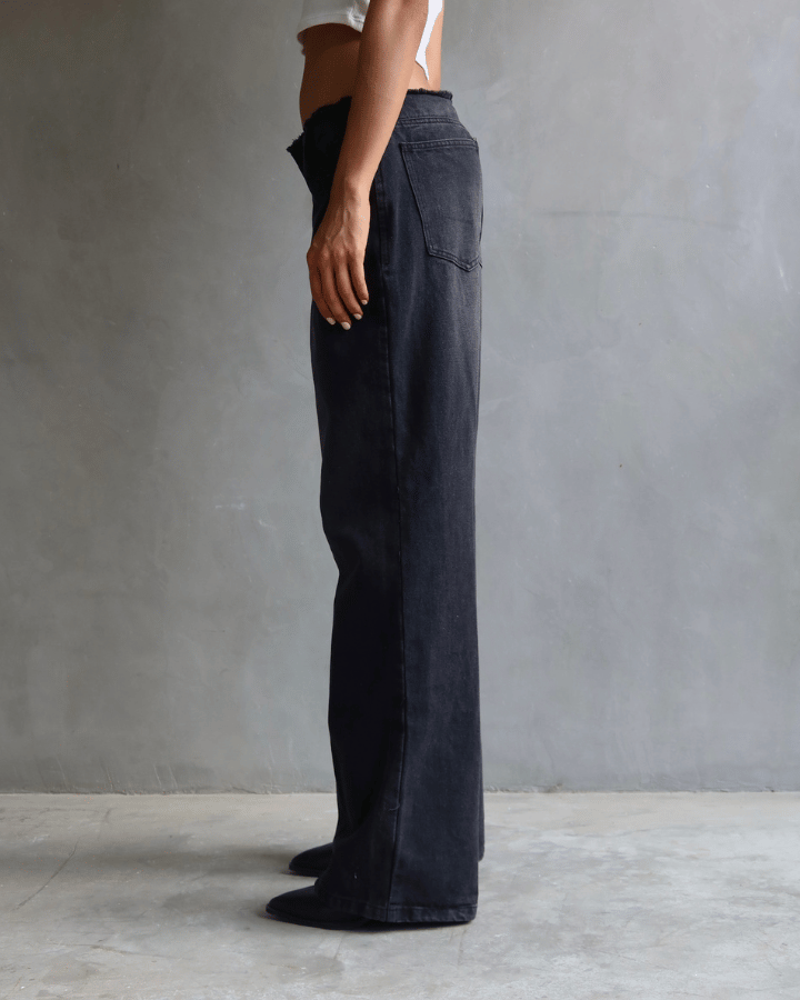 JEAN LOW WIDE FIT TIRO BAJO ANCHO U CANT HAVE ME BRILLOS NEGRO