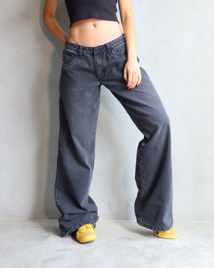 JEAN LOW WIDE FIT TIRO BAJO ANCHO NEGRO