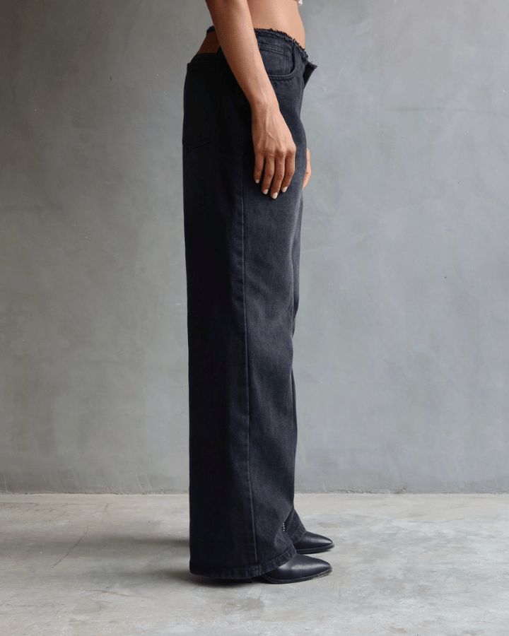 JEAN LOW WIDE FIT TIRO BAJO ANCHO U CANT HAVE ME BRILLOS NEGRO