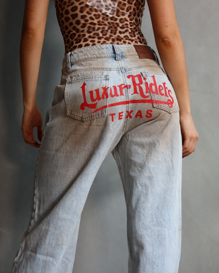 JEAN RELAXED FIT RECTO LUXUR RED RIDERS AZUL DIRTY