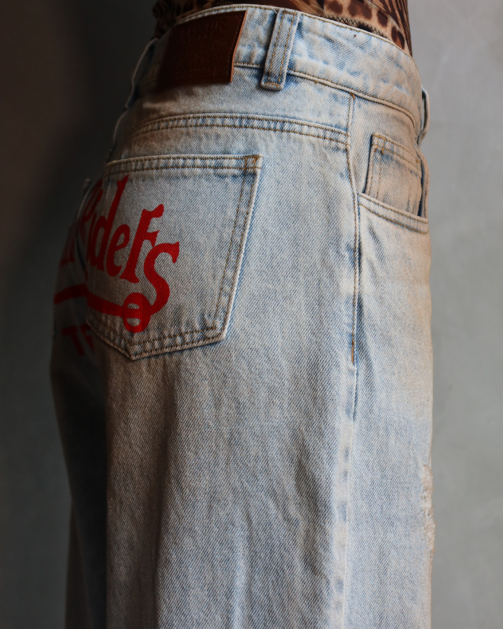 JEAN RELAXED FIT RECTO LUXUR RED RIDERS AZUL DIRTY