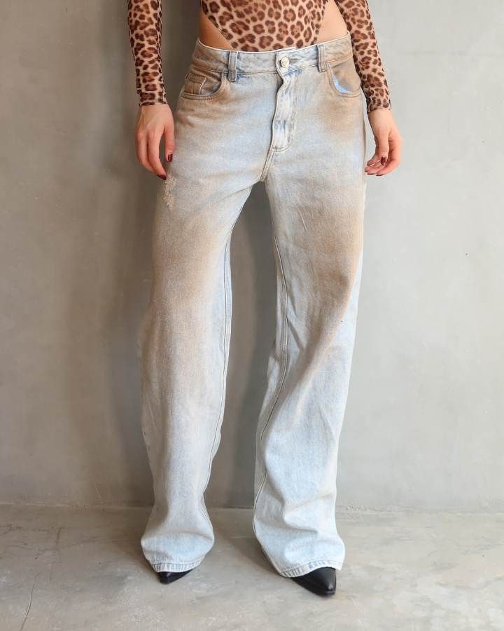 JEAN RELAXED FIT RECTO LUXUR RED RIDERS AZUL DIRTY