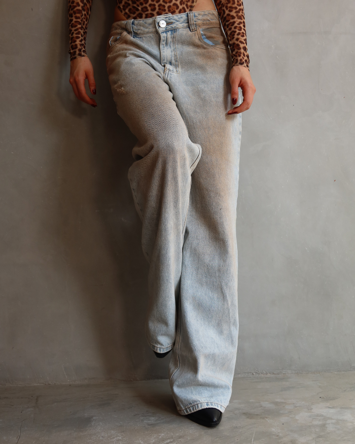 JEAN RELAXED FIT RECTO LUXUR RED RIDERS AZUL DIRTY