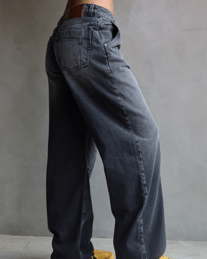 JEAN SCULPTED FIT GRIS OSCURO