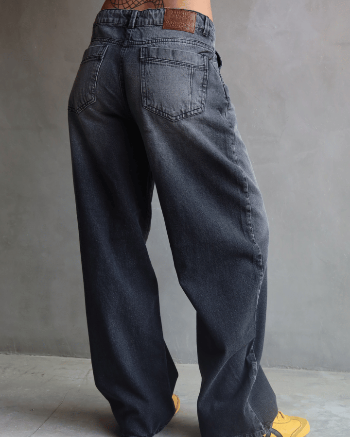 JEAN SCULPTED FIT GRIS OSCURO