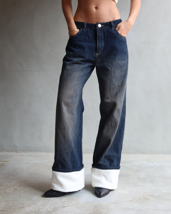 JEAN RECTO RELAXED FIT FLUFFY DENIM AZUL OSCURO