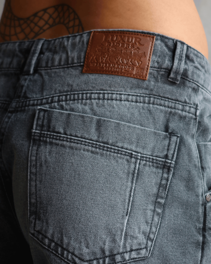 JEAN SCULPTED FIT GRIS OSCURO