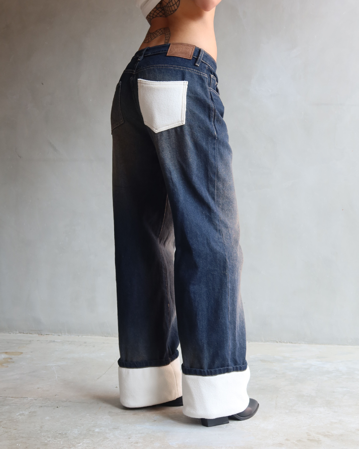 JEAN RECTO RELAXED FIT FLUFFY DENIM AZUL OSCURO