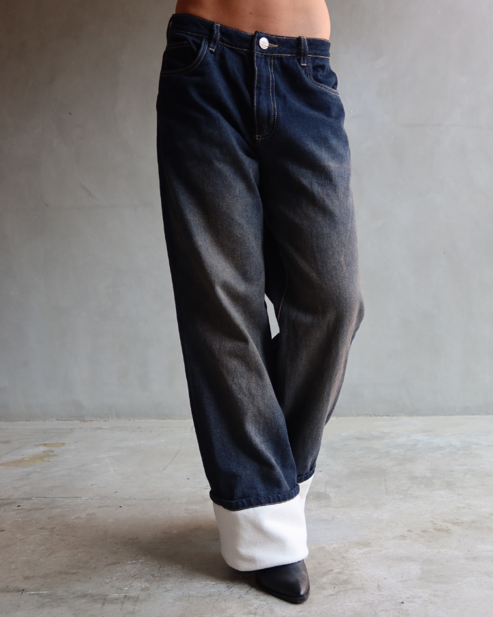 JEAN RECTO RELAXED FIT FLUFFY DENIM AZUL OSCURO
