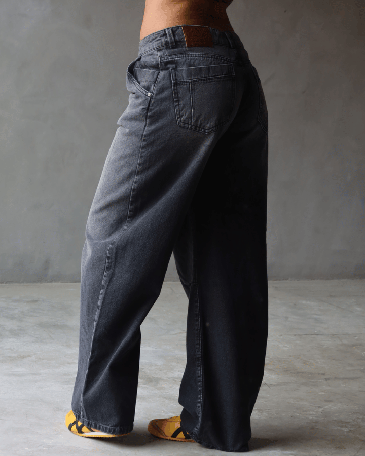 JEAN SCULPTED FIT GRIS OSCURO