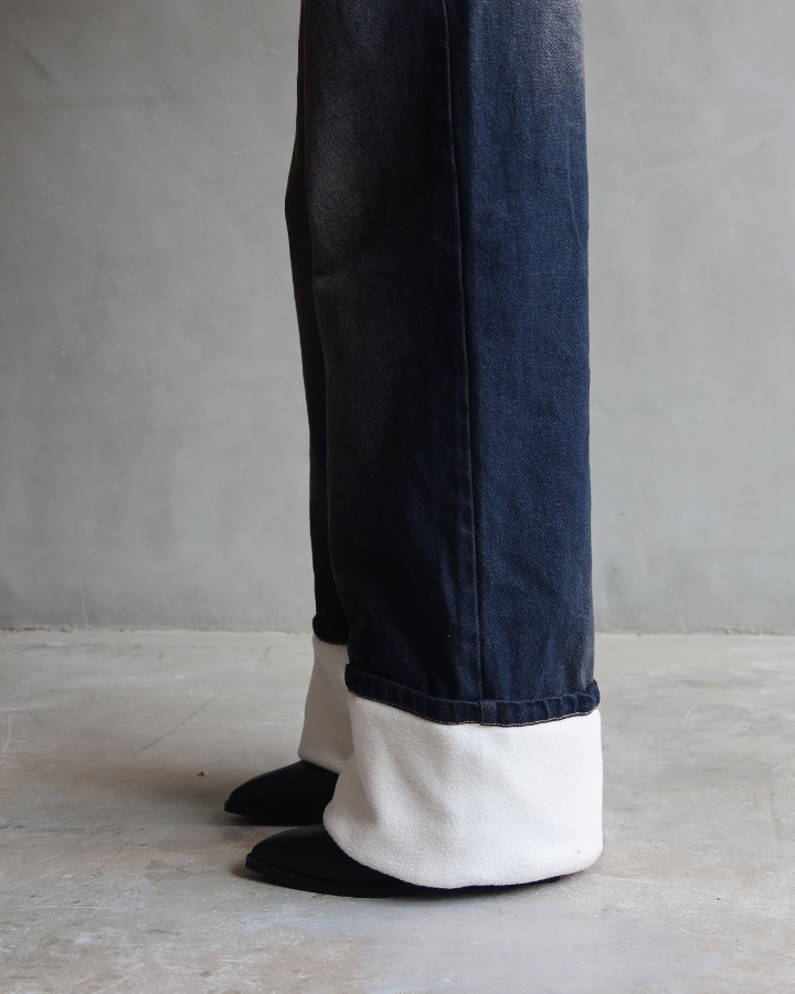 JEAN RECTO RELAXED FIT FLUFFY DENIM AZUL OSCURO