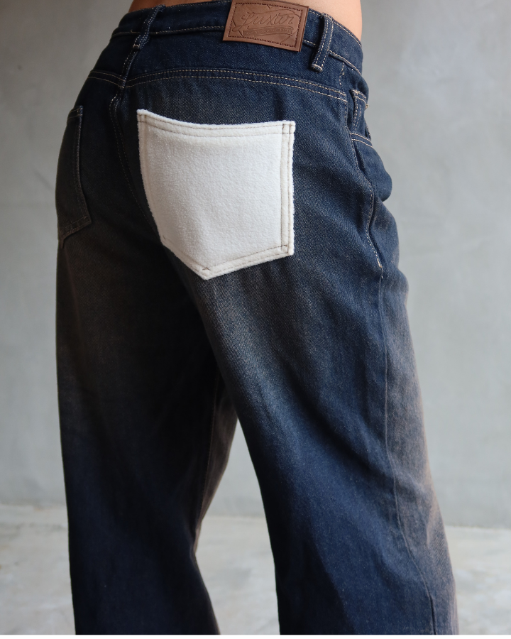 JEAN RECTO RELAXED FIT FLUFFY DENIM AZUL OSCURO