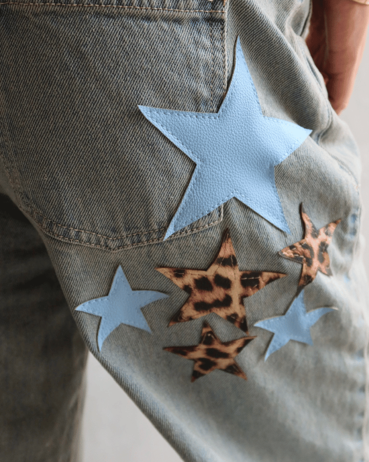 JEAN ICON ESTRELLAS LEOPARDO RELAXED FIT GRIS WASHED