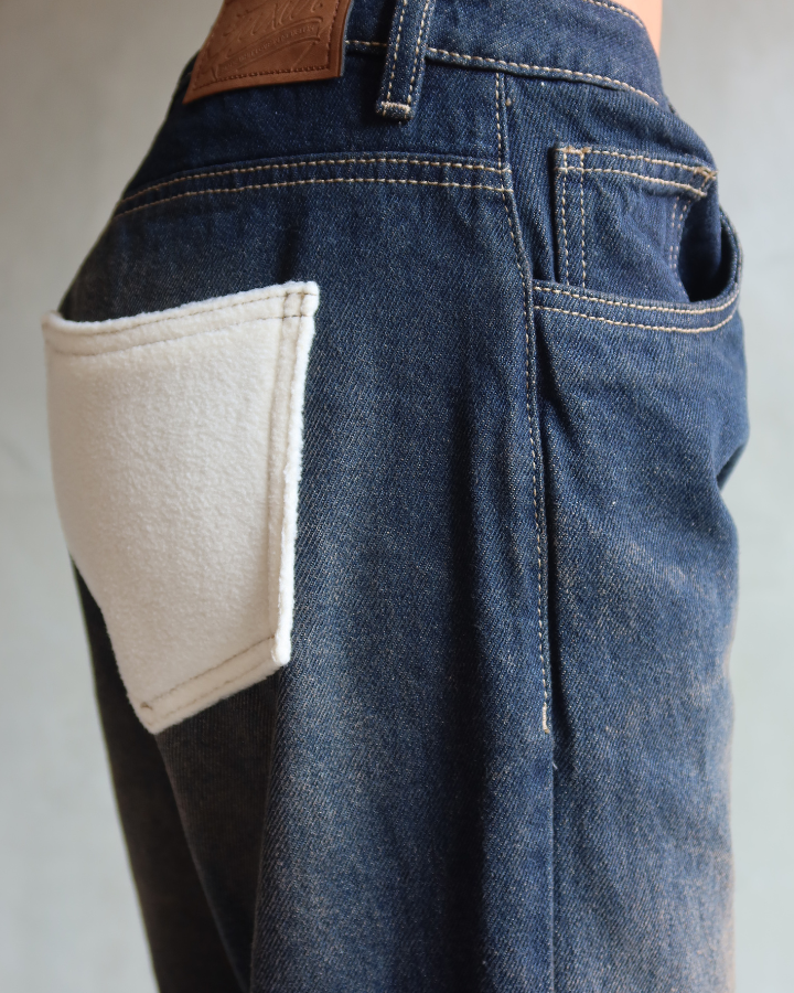 JEAN RECTO RELAXED FIT FLUFFY DENIM AZUL OSCURO