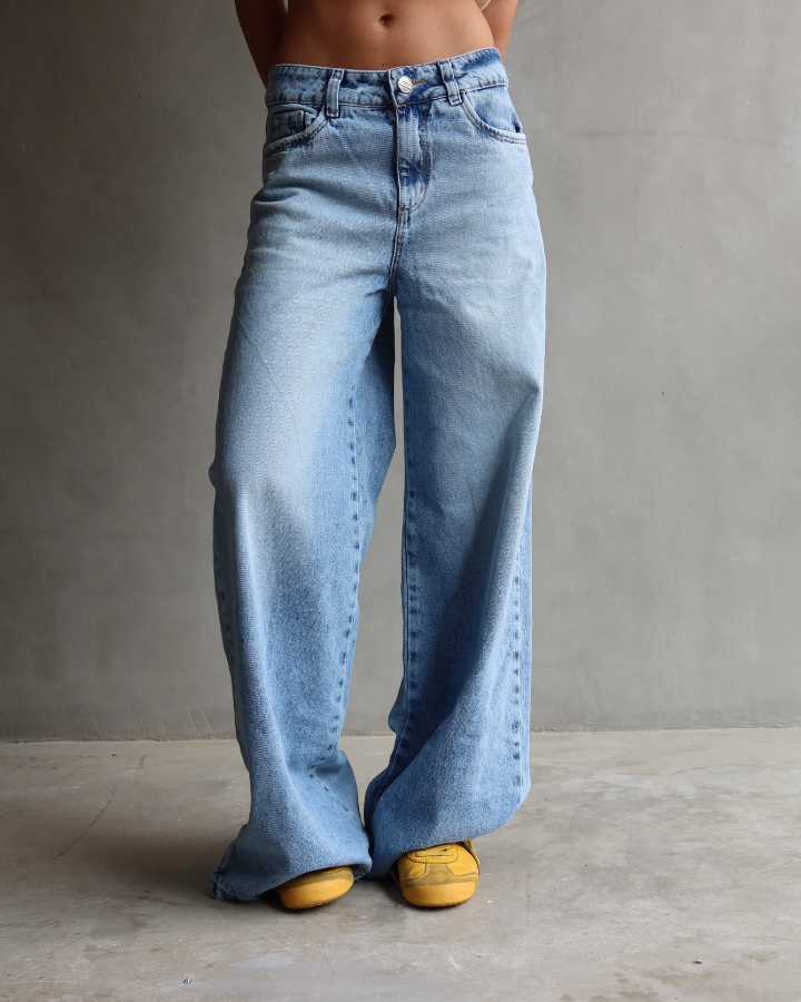 JEAN ANCHO WIDE LEG LIGHT WASH AZUL CLARO