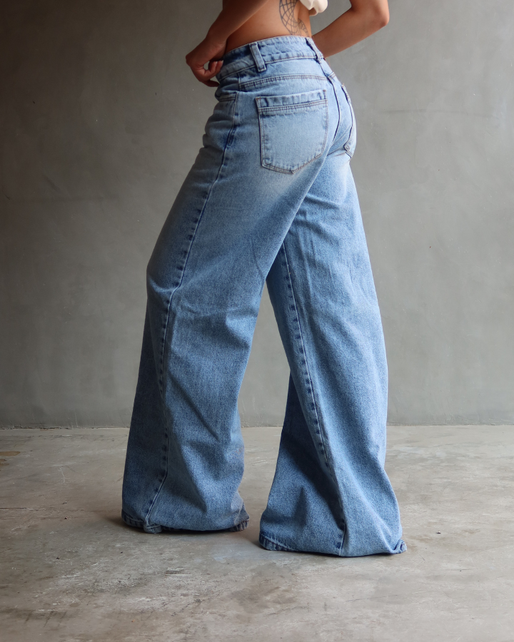 JEAN ANCHO WIDE LEG LIGHT WASH AZUL CLARO