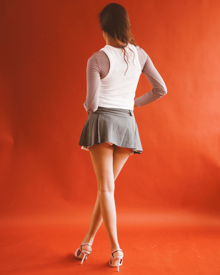 MINI FALDA CYNTHIA DE RAYAS GRIS BLANCO