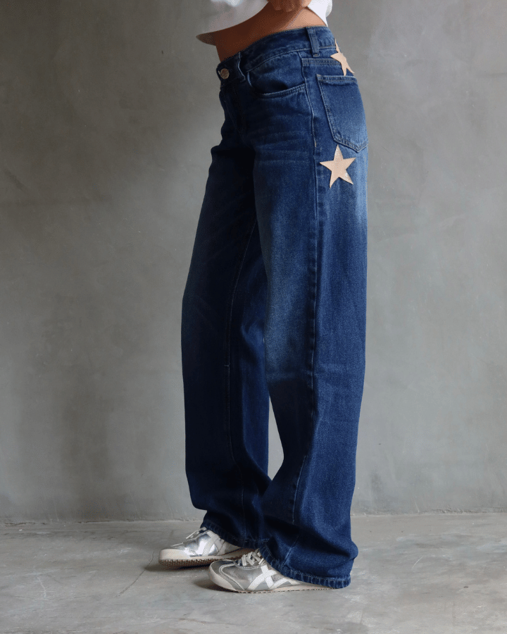 JEAN EXTRA LOW STRAIGHT FIT CROC BEIGE STARS AZUL