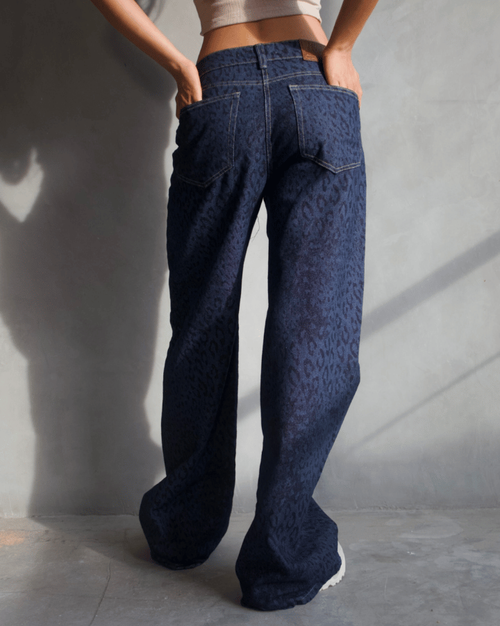 JEAN STRAIGHT AZUL OSCURO ANIMAL PRINT