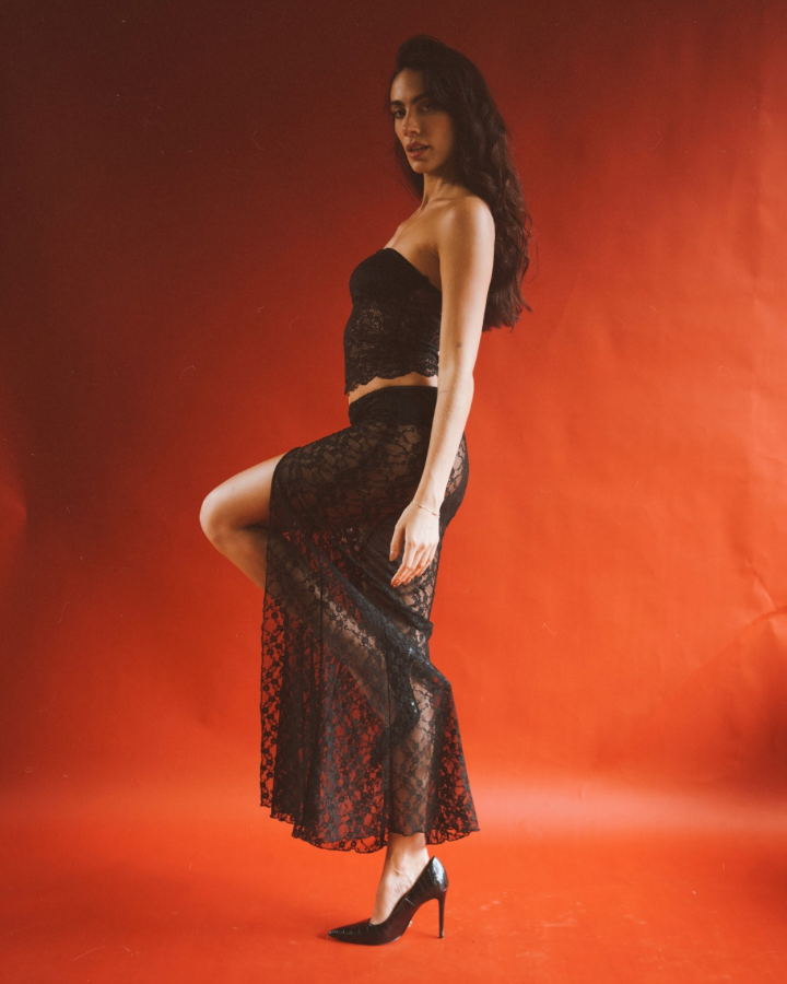 TOP JOY CORTO DE ENCAJE STRAPLESS NEGRO