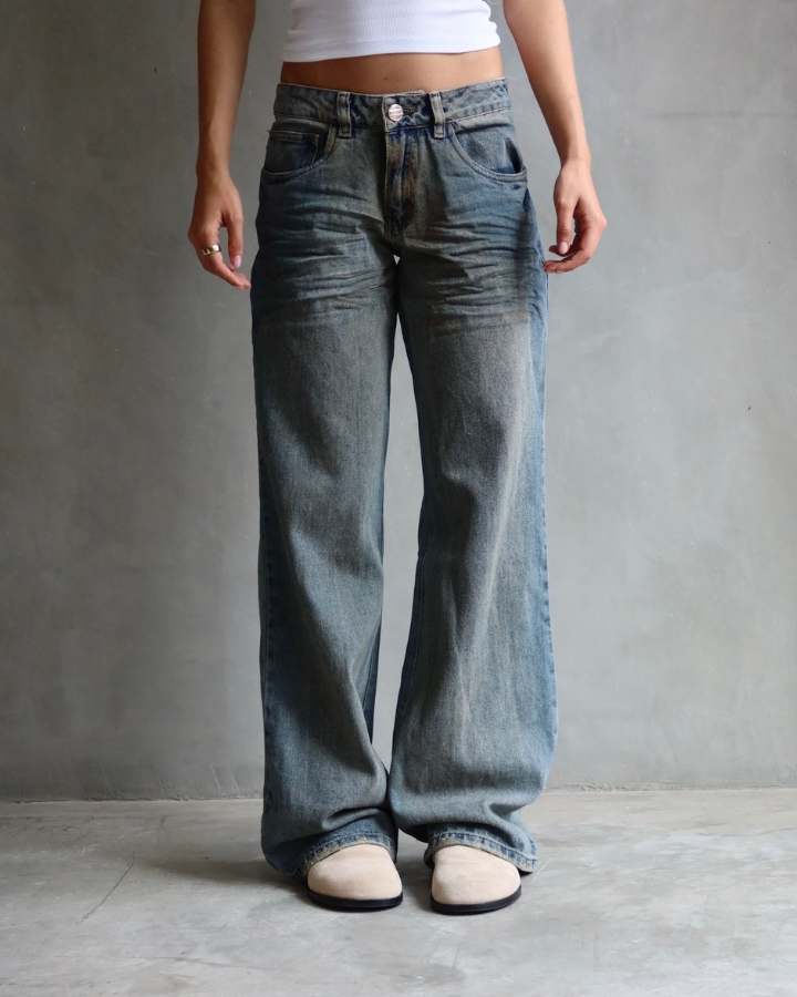 JEAN LOW WIDE FIT TIRO BAJO ANCHO VAINILLA WASHED