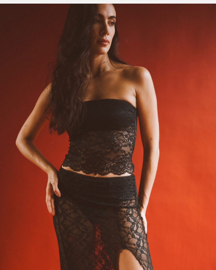 TOP JOY CORTO DE ENCAJE STRAPLESS NEGRO