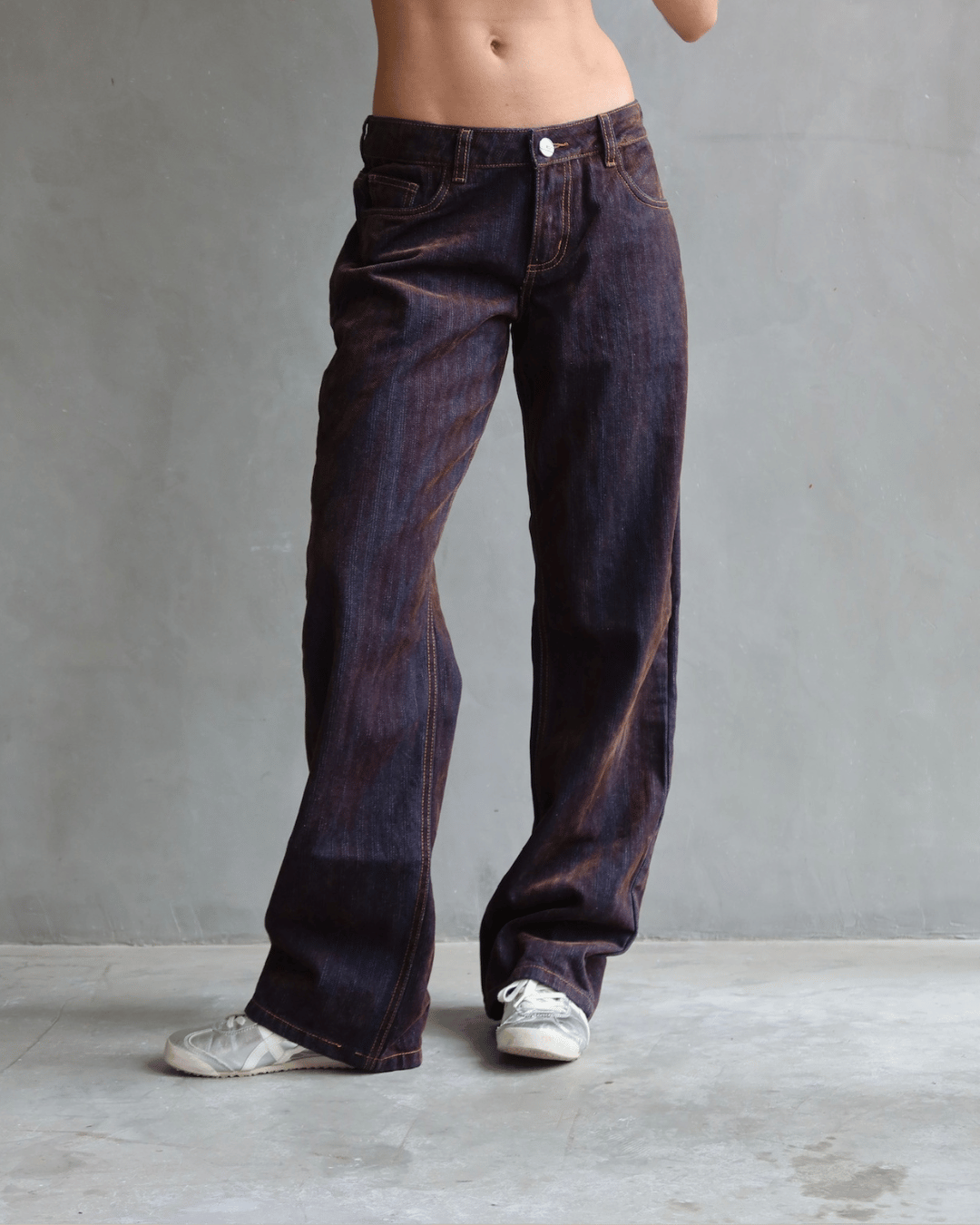 JEAN LOW WIDE FIT TEXTURED ZIGZAG AZUL/CAFÉ
