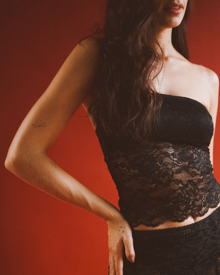 TOP JOY CORTO DE ENCAJE STRAPLESS NEGRO