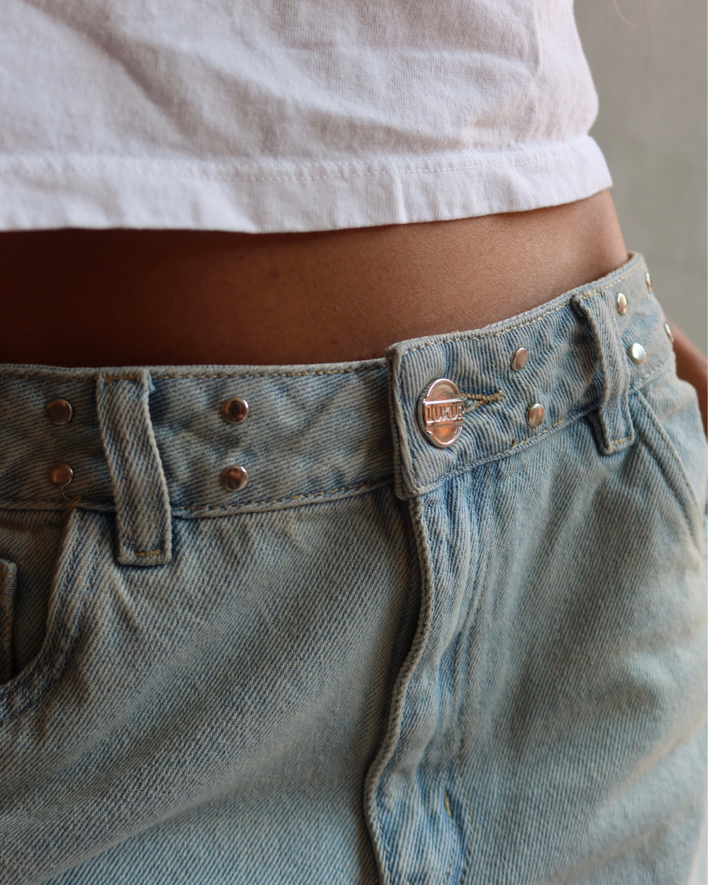 JEAN NEW YORK STUDDED RELAXED FIT AZUL CLARO