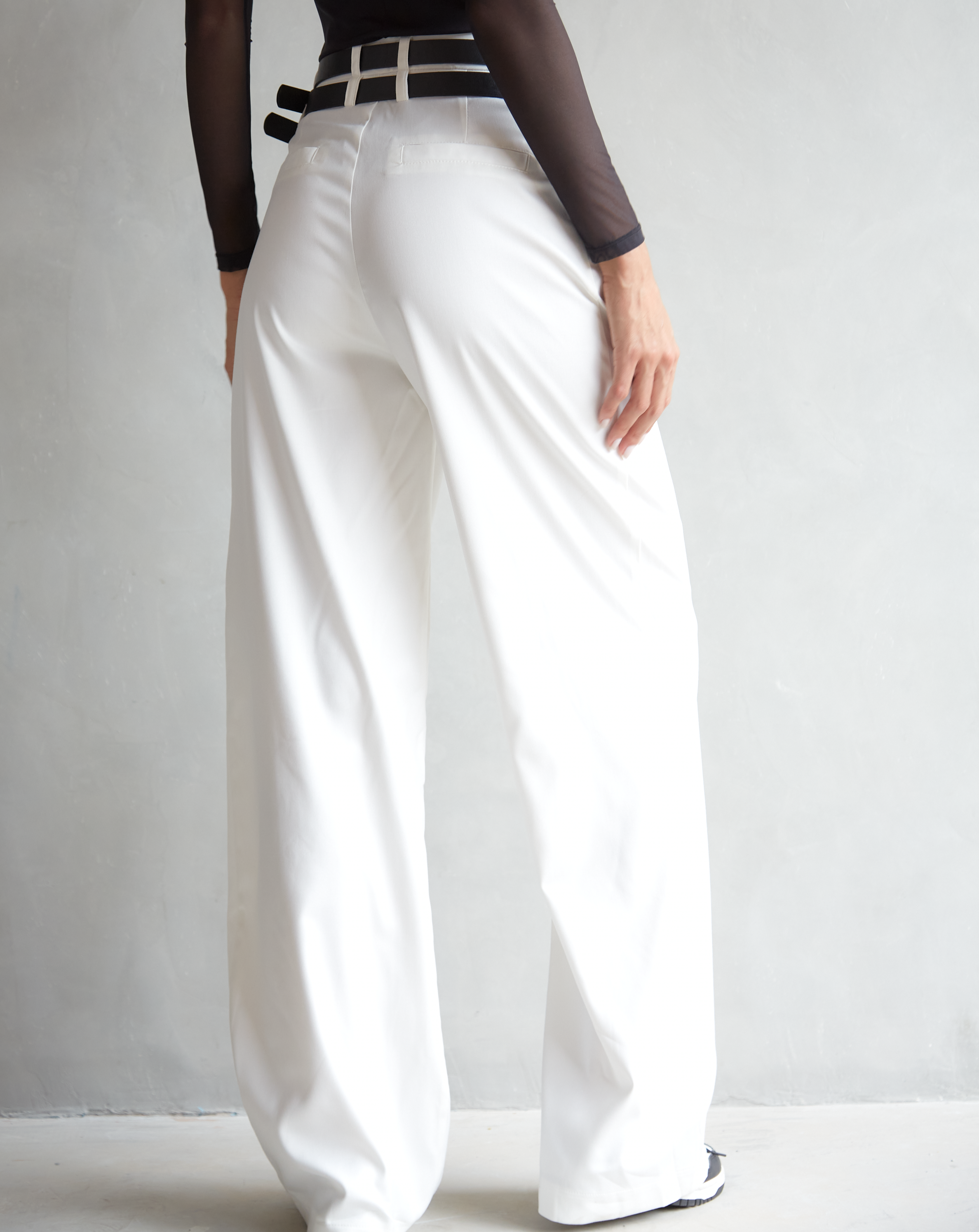 PANTALÓN BESSETTE CON CORREA BLANCO