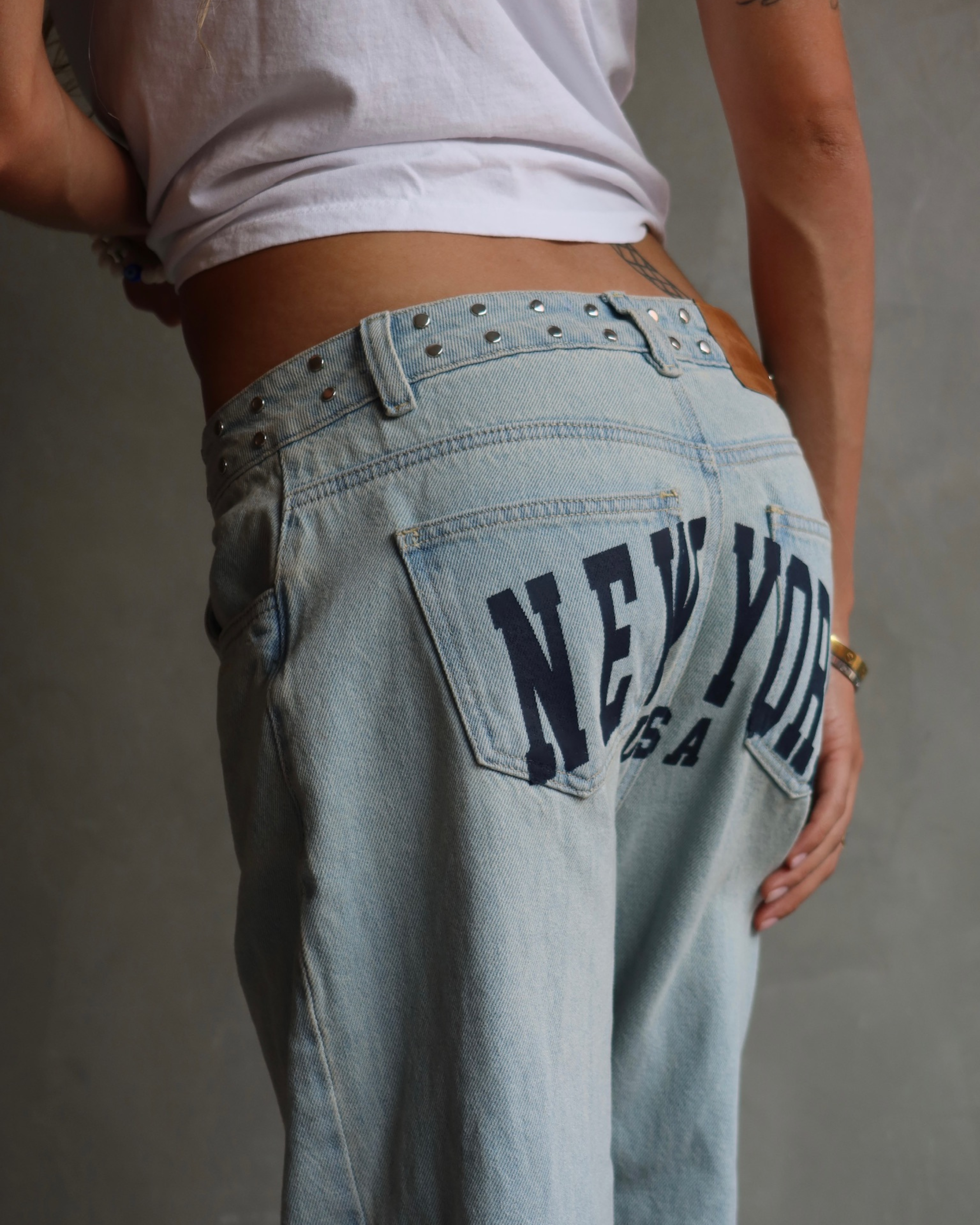 JEAN NEW YORK STUDDED RELAXED FIT AZUL CLARO