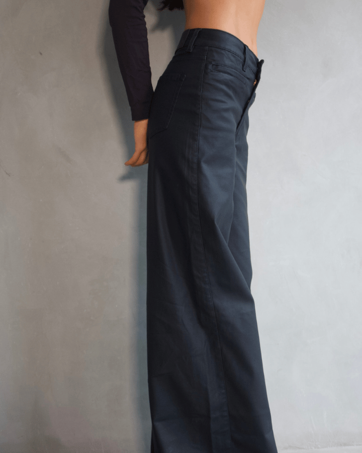 PANTALÓN WIDE LEG ANCHO EFECTO CUERO NEGRO