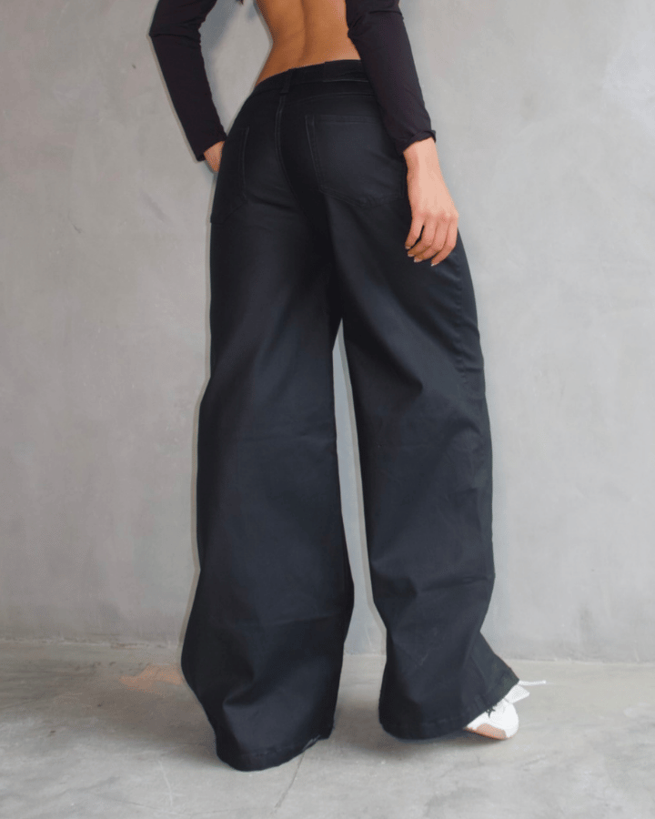 PANTALÓN WIDE LEG ANCHO EFECTO CUERO NEGRO
