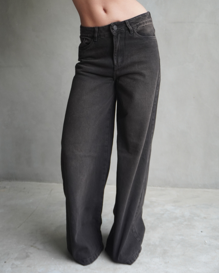 JEAN ANCHO WIDE LEG FIT NEGRO BLUSH TINTED