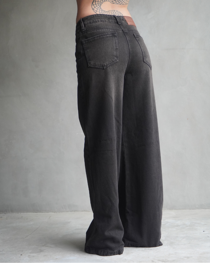 JEAN ANCHO WIDE LEG FIT NEGRO BLUSH TINTED